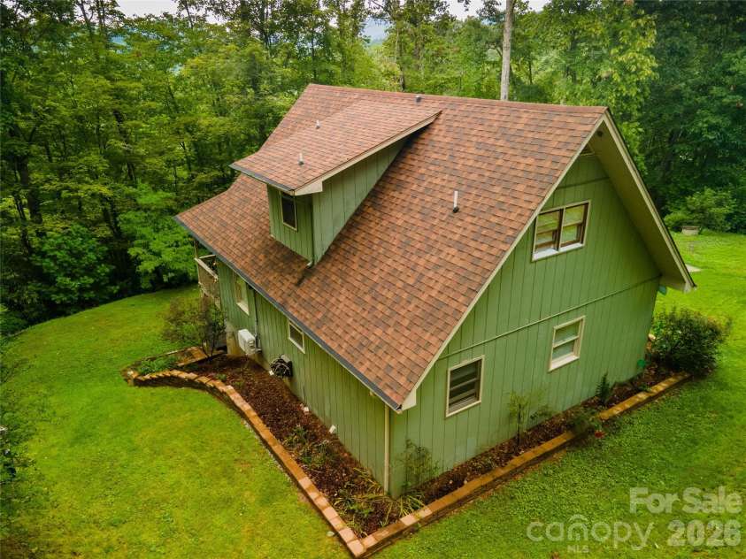 426 Meadowood Lane, Burnsville, NC 28714.  MLS# CAR4412082, YatesRealty ID 46234. 