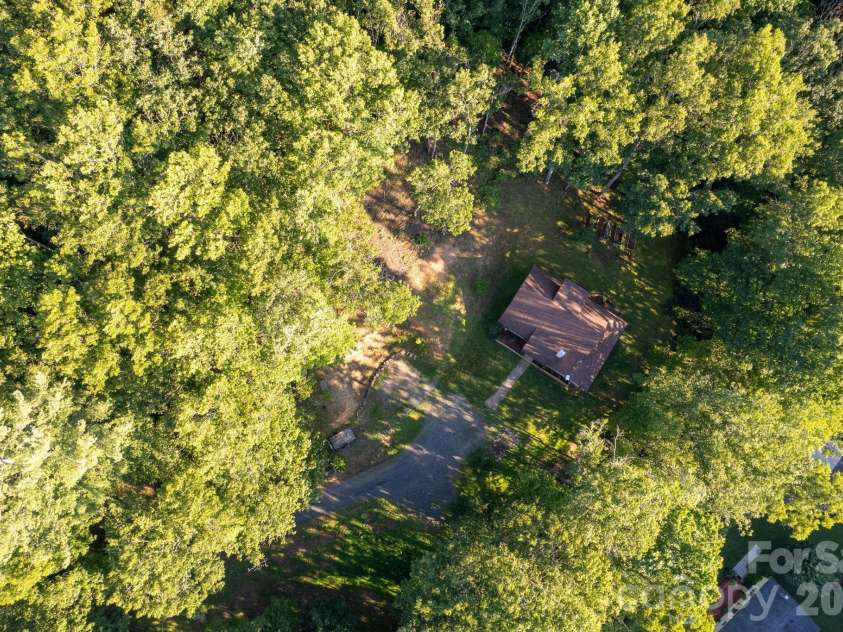 426 Meadowood Lane, Burnsville, NC 28714.  MLS# CAR4412082, YatesRealty ID 46234. Aerial View