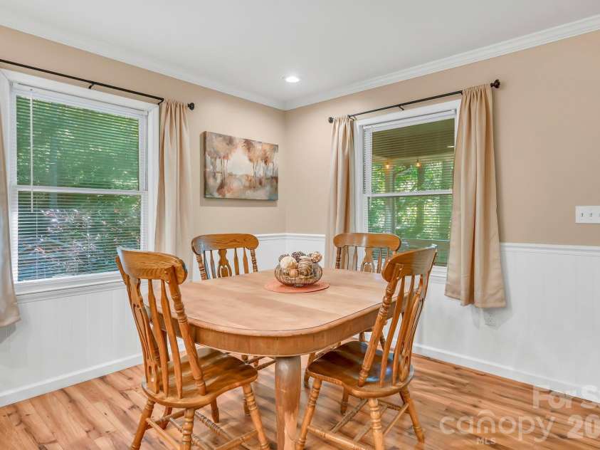 426 Meadowood Lane, Burnsville, NC 28714.  MLS# CAR4412082, YatesRealty ID 46234. Dining Area