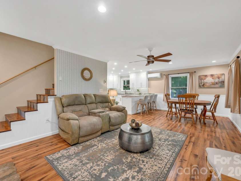 426 Meadowood Lane, Burnsville, NC 28714.  MLS# CAR4412082, YatesRealty ID 46234. Entrance