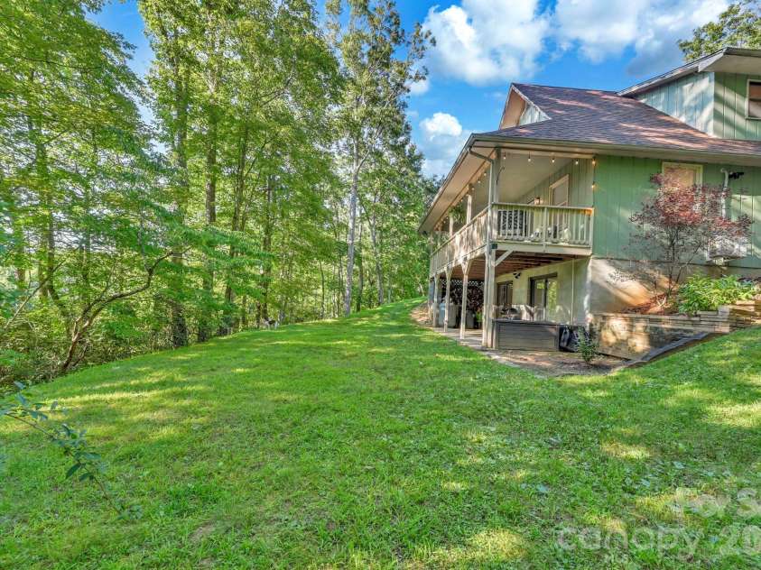 426 Meadowood Lane, Burnsville, NC 28714.  MLS# CAR4412082, YatesRealty ID 46234. Great Side Side