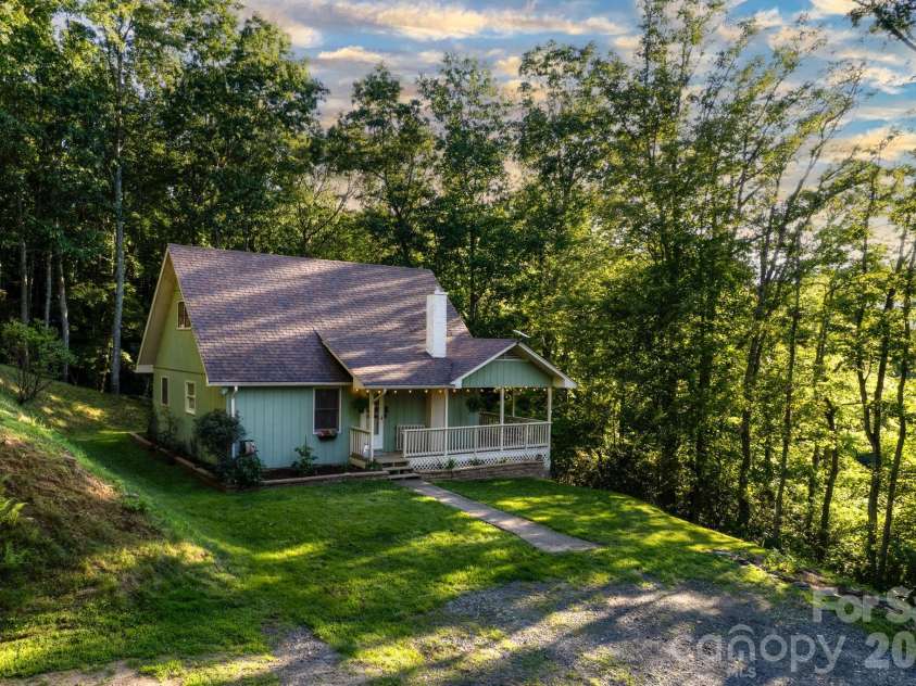 426 Meadowood Lane, Burnsville, NC 28714.  MLS# CAR4412082, YatesRealty ID 46234. Large Gorgeous Lot!