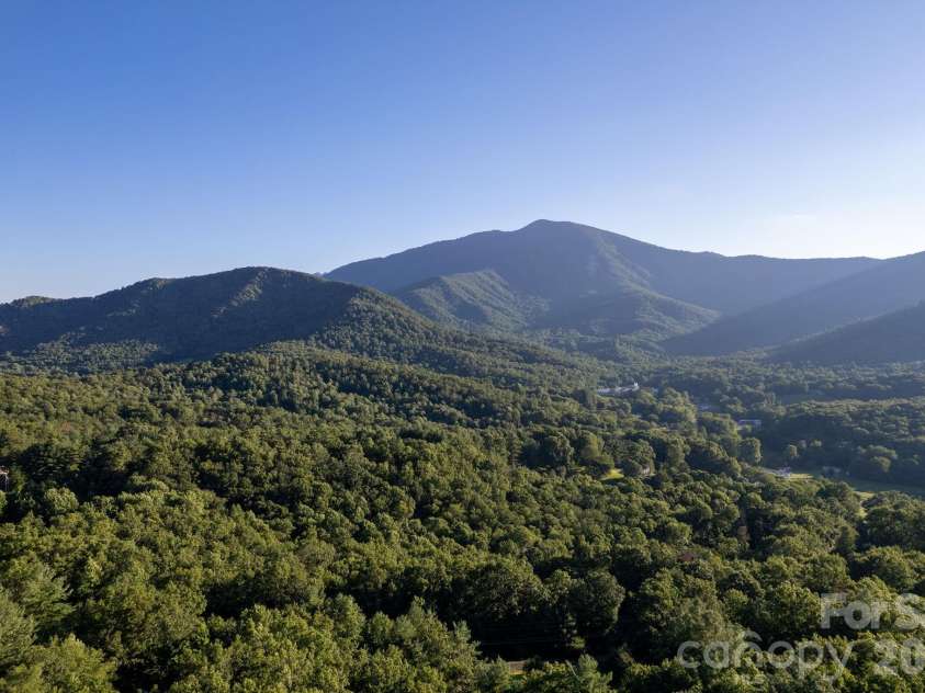 426 Meadowood Lane, Burnsville, NC 28714.  MLS# CAR4412082, YatesRealty ID 46234. Winter Mountain Views