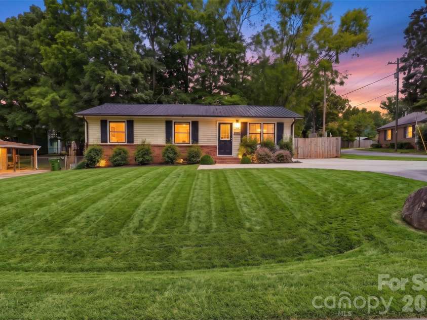 100 Nims Avenue, Mount Holly, NC 28120.  MLS# CAR4411668, YatesRealty ID 46235. Dream Home