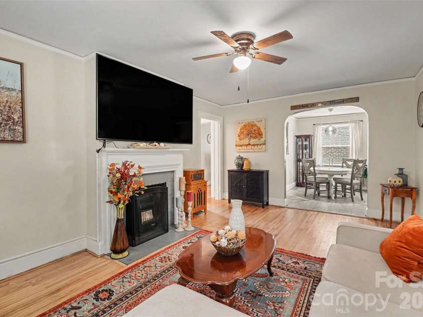2101 Highland Street, Charlotte, NC 28208.  MLS# CAR4415249, YatesRealty ID 46237. 