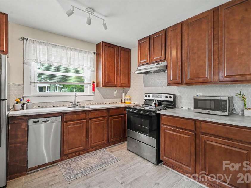 2101 Highland Street, Charlotte, NC 28208.  MLS# CAR4415249, YatesRealty ID 46237. 