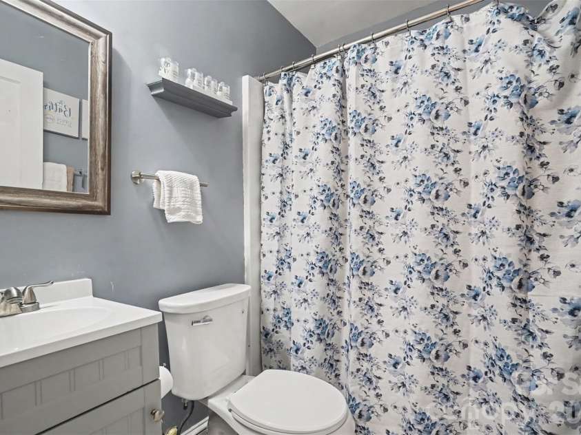 2101 Highland Street, Charlotte, NC 28208.  MLS# CAR4415249, YatesRealty ID 46237. 