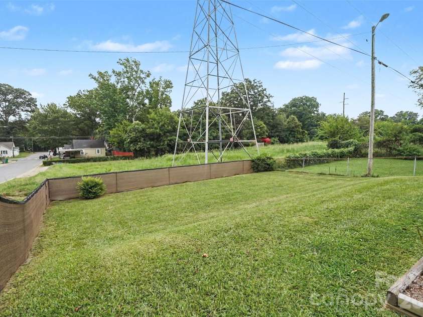 2101 Highland Street, Charlotte, NC 28208.  MLS# CAR4415249, YatesRealty ID 46237. 