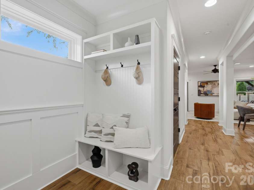 818 Ideal Way, Charlotte, NC 28203.  MLS# CAR4392342, YatesRealty ID 46239. Drop zone (lower level)