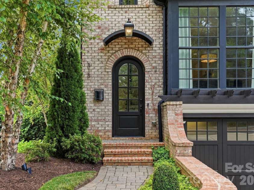818 Ideal Way, Charlotte, NC 28203.  MLS# CAR4392342, YatesRealty ID 46239. Front entry