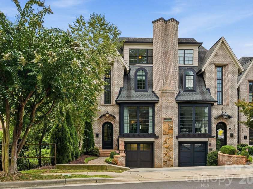 818 Ideal Way, Charlotte, NC 28203.  MLS# CAR4392342, YatesRealty ID 46239. Front exterior view (daytime)
