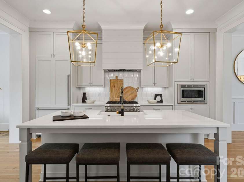 818 Ideal Way, Charlotte, NC 28203.  MLS# CAR4392342, YatesRealty ID 46239. Kitchen (main level)