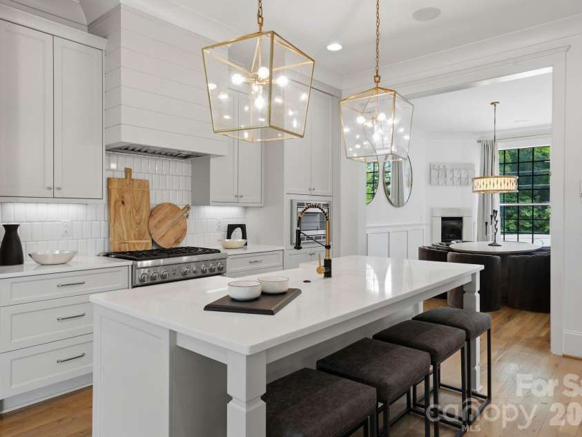 818 Ideal Way, Charlotte, NC 28203.  MLS# CAR4392342, YatesRealty ID 46239. Kitchen (main level)