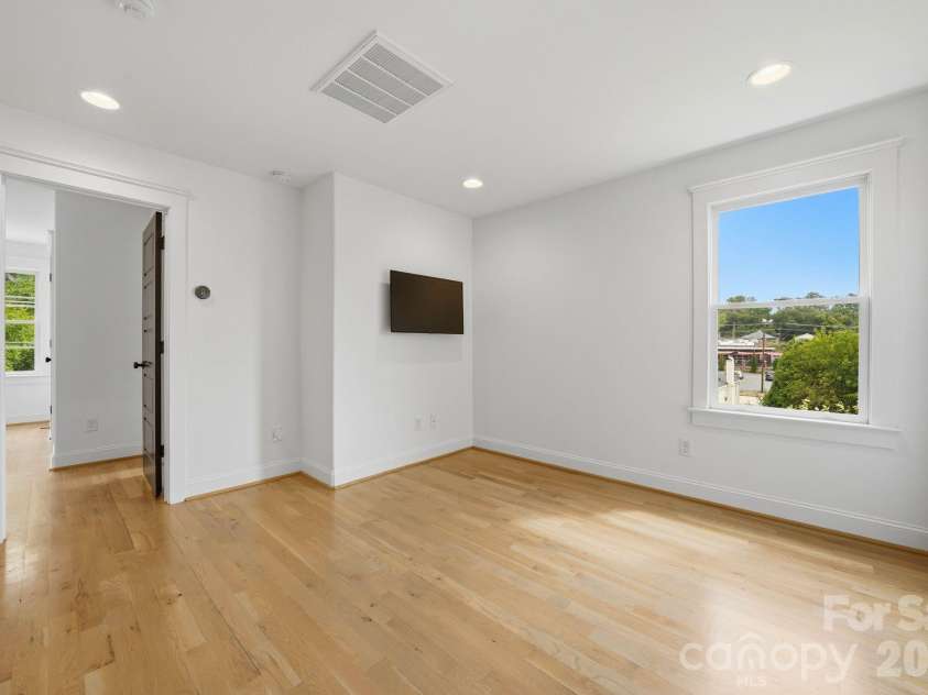 818 Ideal Way, Charlotte, NC 28203.  MLS# CAR4392342, YatesRealty ID 46239. Loft bonus space (third level)