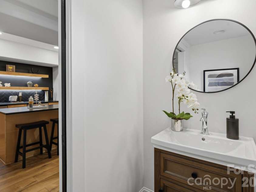 818 Ideal Way, Charlotte, NC 28203.  MLS# CAR4392342, YatesRealty ID 46239. Powder room (lower level)