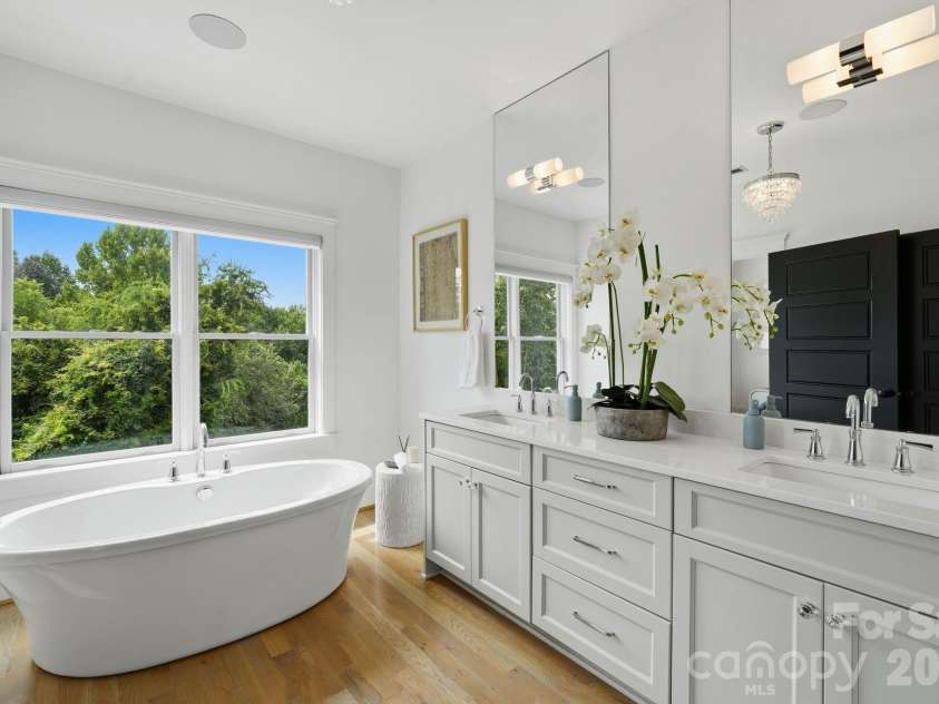 818 Ideal Way, Charlotte, NC 28203.  MLS# CAR4392342, YatesRealty ID 46239. Primary bathroom (second level)