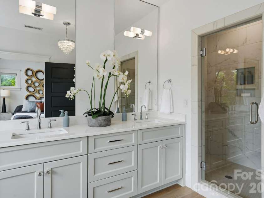 818 Ideal Way, Charlotte, NC 28203.  MLS# CAR4392342, YatesRealty ID 46239. Primary bathroom (second level)