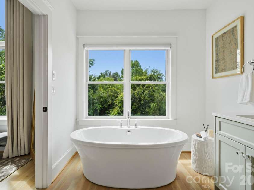 818 Ideal Way, Charlotte, NC 28203.  MLS# CAR4392342, YatesRealty ID 46239. Primary bathroom (second level)