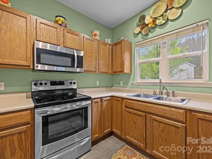 119 Paper Birch Avenue, Asheville, NC 28806.  MLS# CAR4240782, YatesRealty ID 4624. 