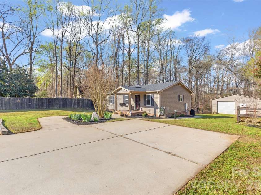 1755 Earl Drive, Fort Mill, SC 29715.  MLS# CAR4359020, YatesRealty ID 4624. Ample Parking
