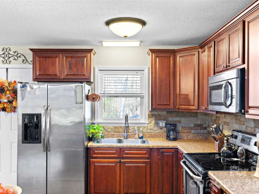 1755 Earl Drive, Fort Mill, SC 29715.  MLS# CAR4359020, YatesRealty ID 4624. Kitchen