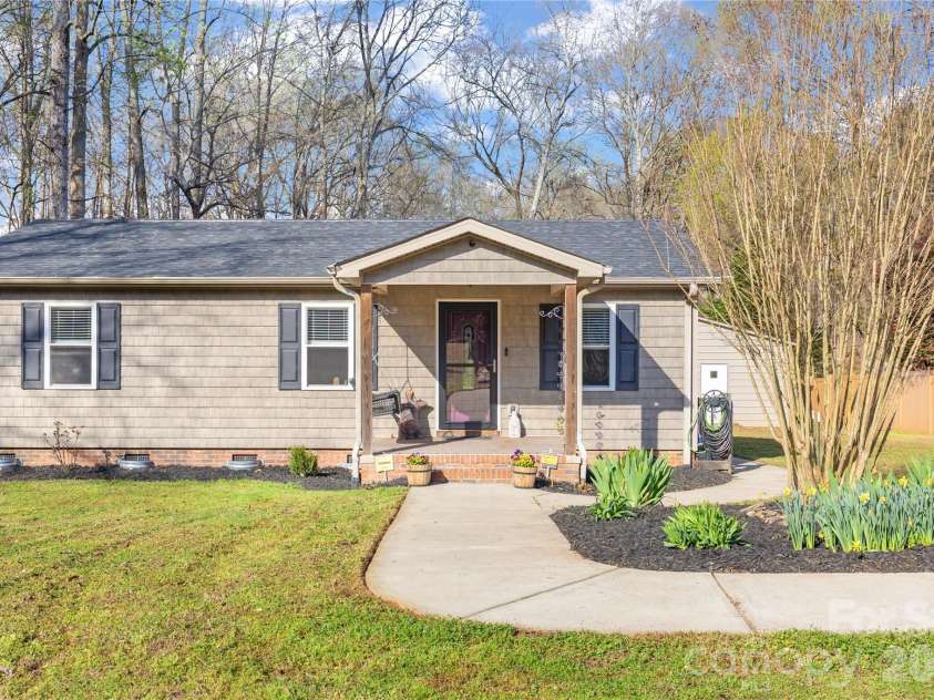 1755 Earl Drive, Fort Mill, SC 29715.  MLS# CAR4359020, YatesRealty ID 4624. Welcome Home