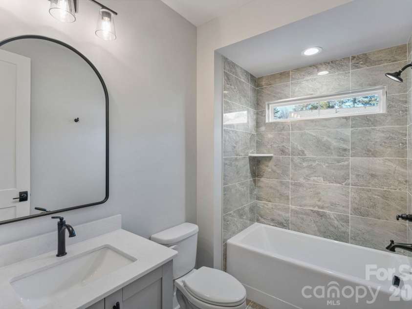 4031 Pritchard Place, Fort Mill, SC 29715.  MLS# CAR4340711, YatesRealty ID 4624. Bedroom #3's bathroom