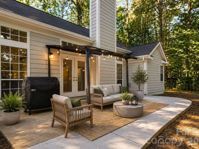 206 Aurora Lane, Huntersville, NC 28078.  MLS# CAR4416179, YatesRealty ID 46240. Back patio area