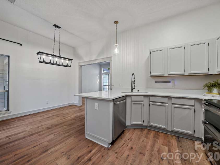 206 Aurora Lane, Huntersville, NC 28078.  MLS# CAR4416179, YatesRealty ID 46240. Kitchen