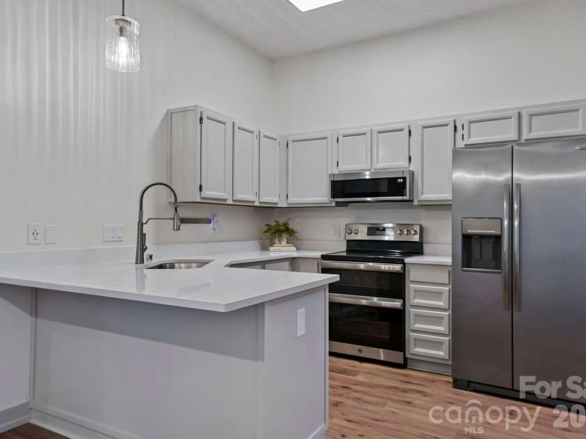 206 Aurora Lane, Huntersville, NC 28078.  MLS# CAR4416179, YatesRealty ID 46240. Kitchen