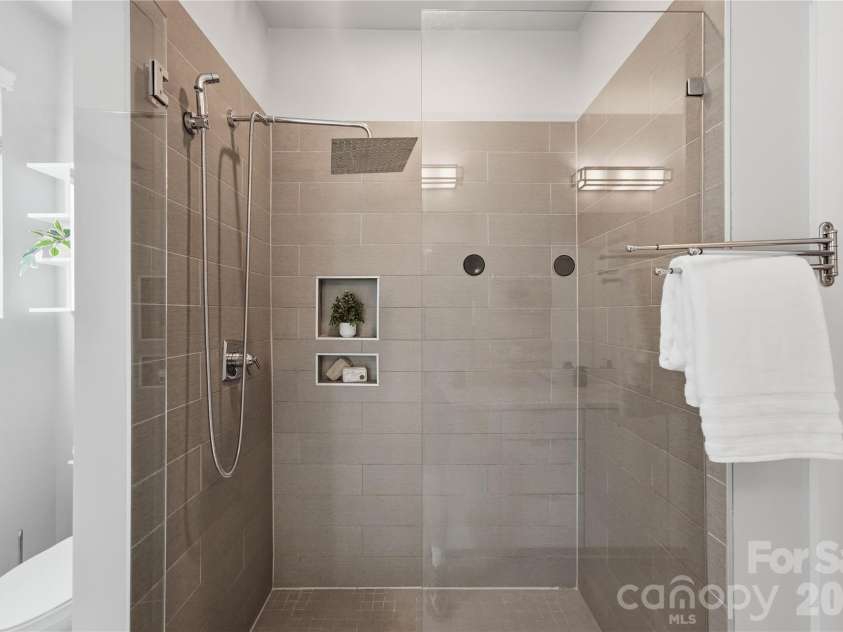 1523 Duckworth Avenue, Charlotte, NC 28208.  MLS# CAR4416086, YatesRealty ID 46241. 
