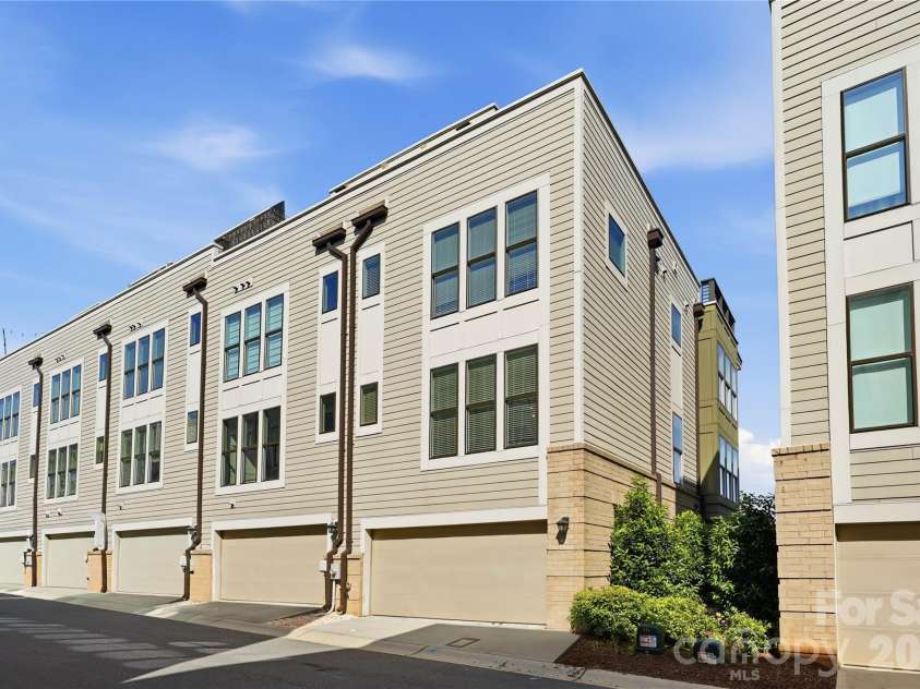 1523 Duckworth Avenue, Charlotte, NC 28208.  MLS# CAR4416086, YatesRealty ID 46241. 