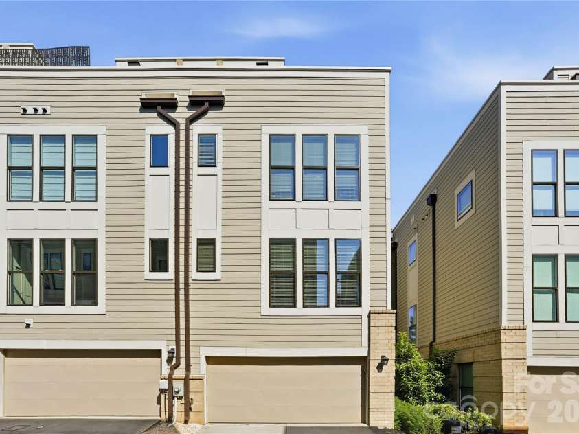 1523 Duckworth Avenue, Charlotte, NC 28208.  MLS# CAR4416086, YatesRealty ID 46241. 