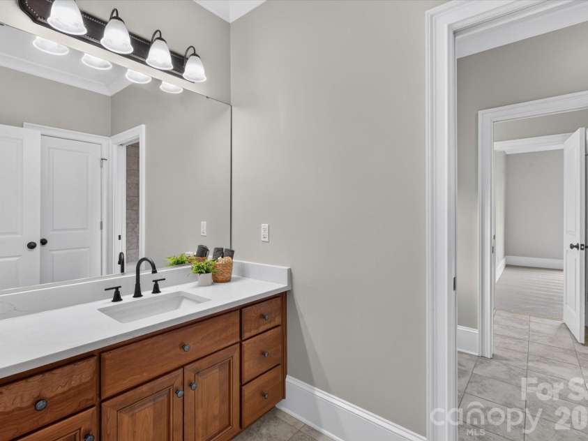 1025 Sherringham Way, Waxhaw, NC 28173.  MLS# CAR4411691, YatesRealty ID 46243. Jack and Jill Bath
