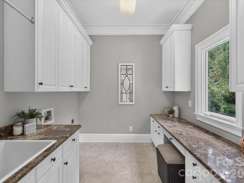 1025 Sherringham Way, Waxhaw, NC 28173.  MLS# CAR4411691, YatesRealty ID 46243. Laundry on main