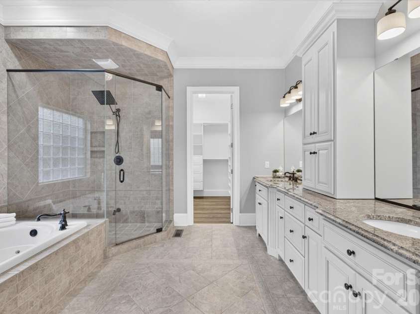 1025 Sherringham Way, Waxhaw, NC 28173.  MLS# CAR4411691, YatesRealty ID 46243. Primary bath