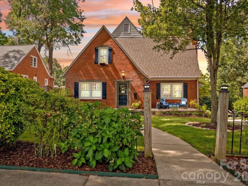 221 Woodrow Avenue, High Point, NC 27262.  MLS# CAR4417294, YatesRealty ID 46244. 