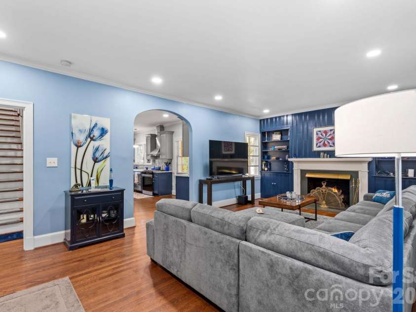 221 Woodrow Avenue, High Point, NC 27262.  MLS# CAR4417294, YatesRealty ID 46244. 