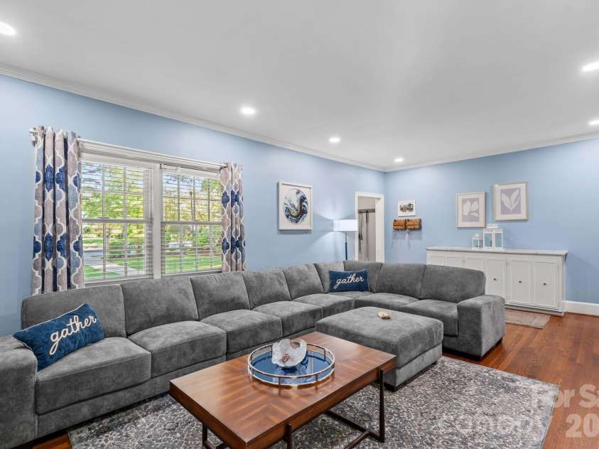 221 Woodrow Avenue, High Point, NC 27262.  MLS# CAR4417294, YatesRealty ID 46244. 