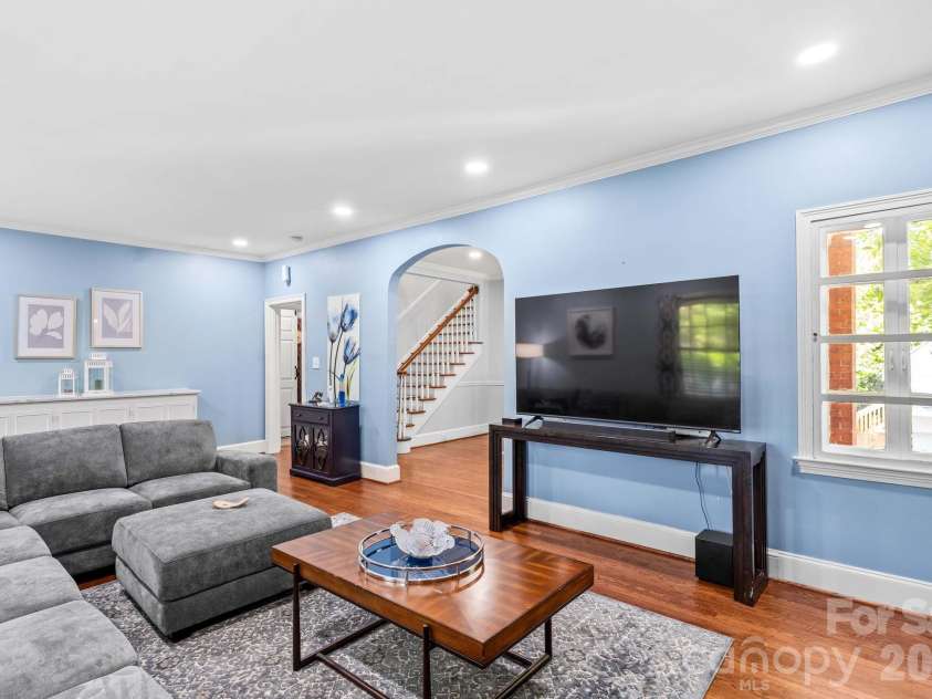 221 Woodrow Avenue, High Point, NC 27262.  MLS# CAR4417294, YatesRealty ID 46244. 