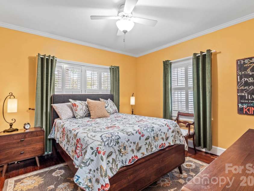 221 Woodrow Avenue, High Point, NC 27262.  MLS# CAR4417294, YatesRealty ID 46244. 