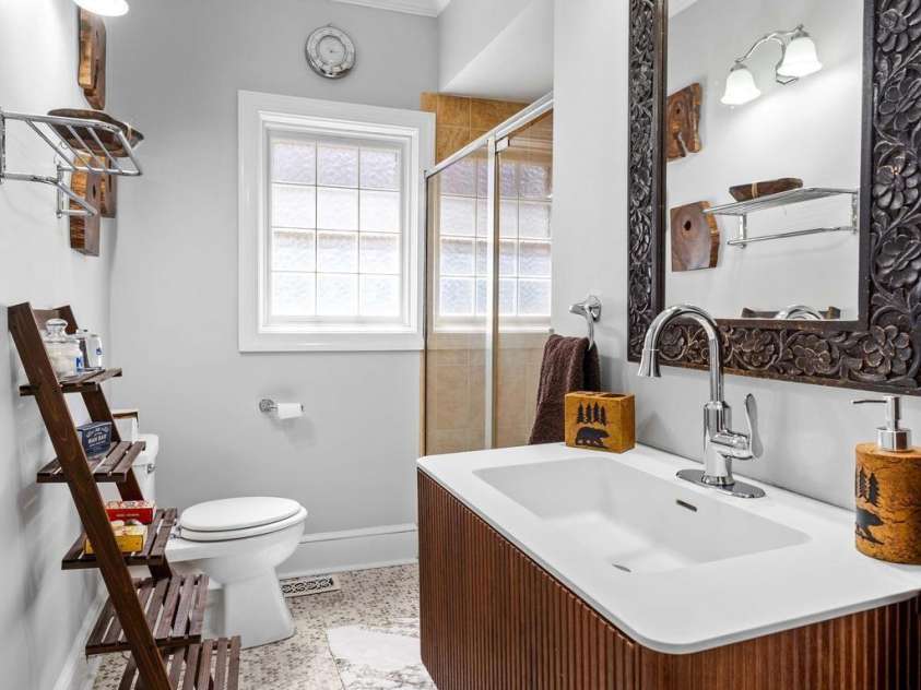 221 Woodrow Avenue, High Point, NC 27262.  MLS# CAR4417294, YatesRealty ID 46244. 
