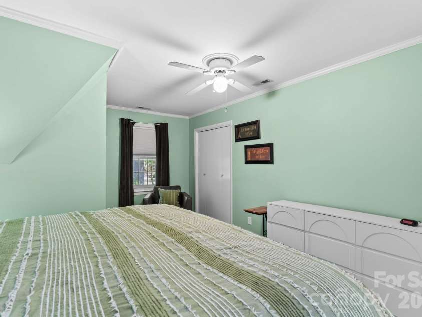 221 Woodrow Avenue, High Point, NC 27262.  MLS# CAR4417294, YatesRealty ID 46244. 