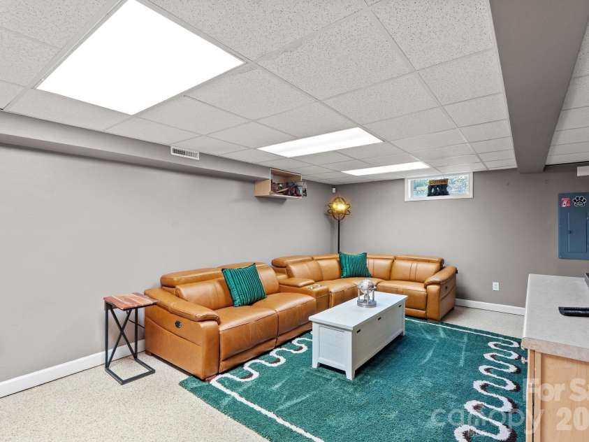 221 Woodrow Avenue, High Point, NC 27262.  MLS# CAR4417294, YatesRealty ID 46244. 