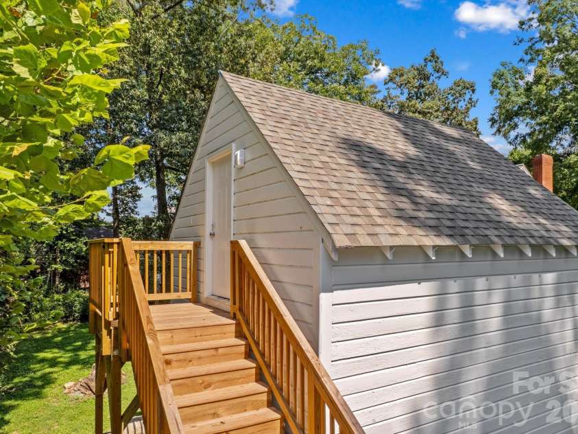221 Woodrow Avenue, High Point, NC 27262.  MLS# CAR4417294, YatesRealty ID 46244. 