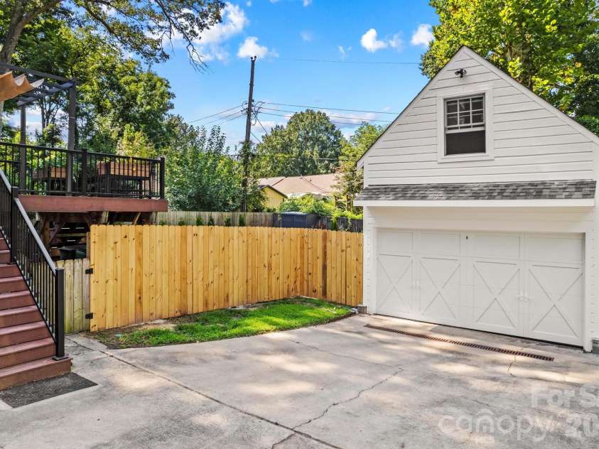 221 Woodrow Avenue, High Point, NC 27262.  MLS# CAR4417294, YatesRealty ID 46244. 