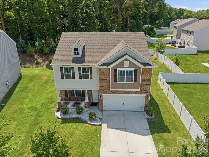 6312 Lantern Ridge Road, Charlotte, NC 28215.  MLS# CAR4417299, YatesRealty ID 46245. 