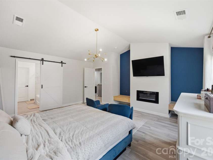6312 Lantern Ridge Road, Charlotte, NC 28215.  MLS# CAR4417299, YatesRealty ID 46245. 