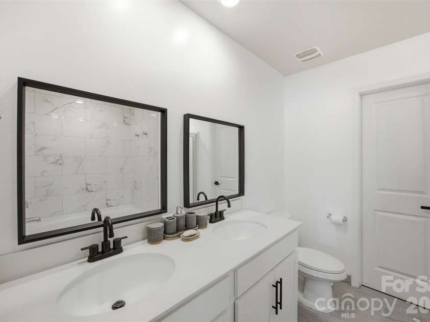 6312 Lantern Ridge Road, Charlotte, NC 28215.  MLS# CAR4417299, YatesRealty ID 46245. 