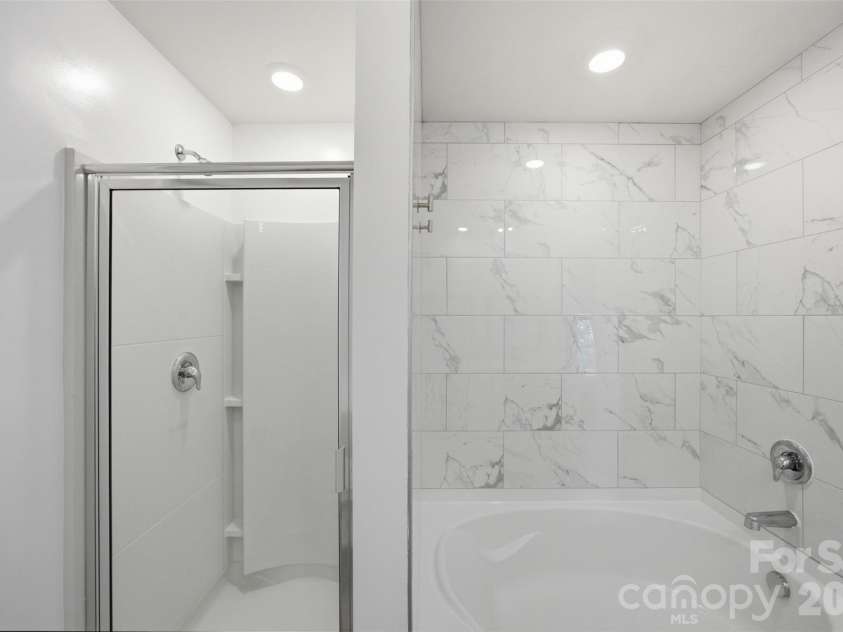 6312 Lantern Ridge Road, Charlotte, NC 28215.  MLS# CAR4417299, YatesRealty ID 46245. 